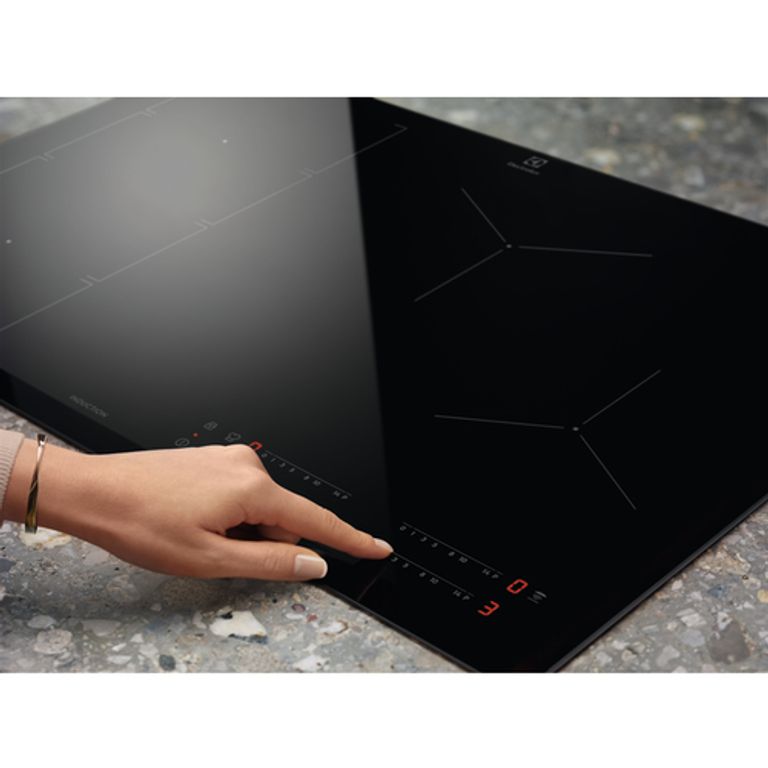 Electrolux EIS82449C Nero Da incasso 80 cm Piano cottura a induzione 4 Fornello(i)_ELECTROLUX_2_big-image