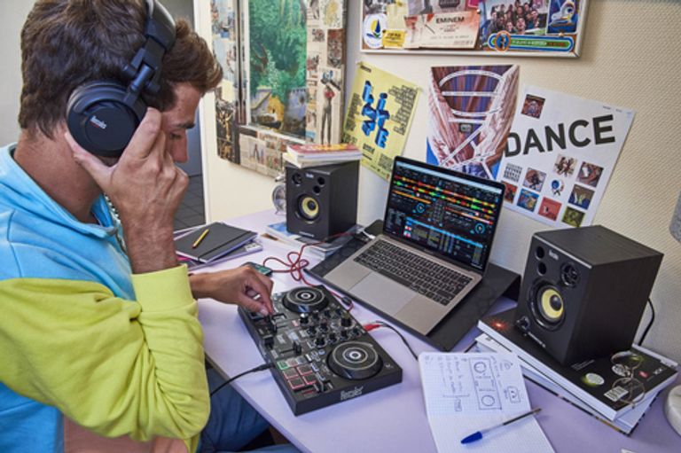 Hercules DJLearning Kit Mixer con controllo DVS (Digital Vinyl System) Nero_HERCULES_3_big-image